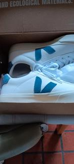 Nieuwe Veja snickers, Blauw, Nieuw, Veja, Ophalen of Verzenden