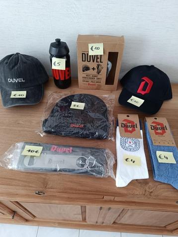 8 Diverse DUVEL spullen Petten, Kousen, Mutsen, schorten enz beschikbaar voor biedingen