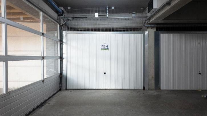 Garage aan de Brugsevaart te Nieuwpoort, Immo, Garages en Parkeerplaatsen, Provincie West-Vlaanderen