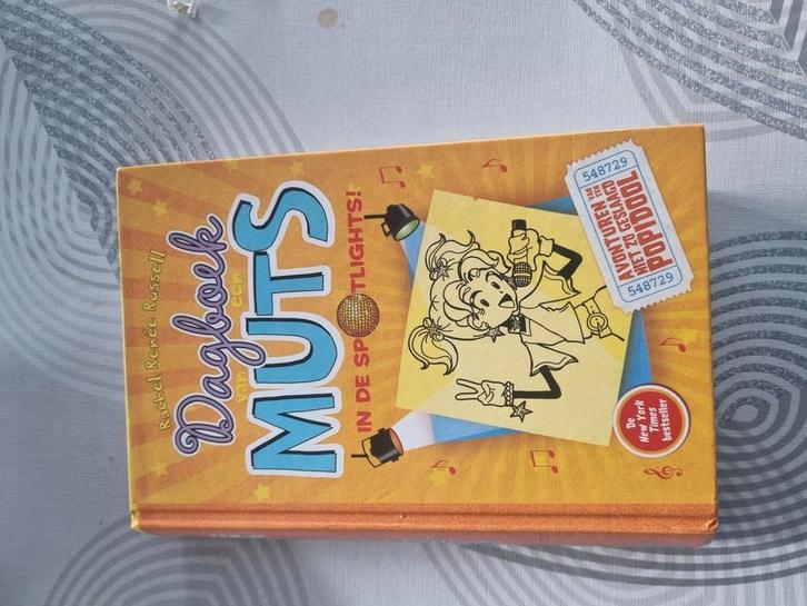 Rachel Renée Russell - In de spotlights!, Boeken, Kinderboeken | Jeugd | 10 tot 12 jaar, Gelezen, Ophalen of Verzenden