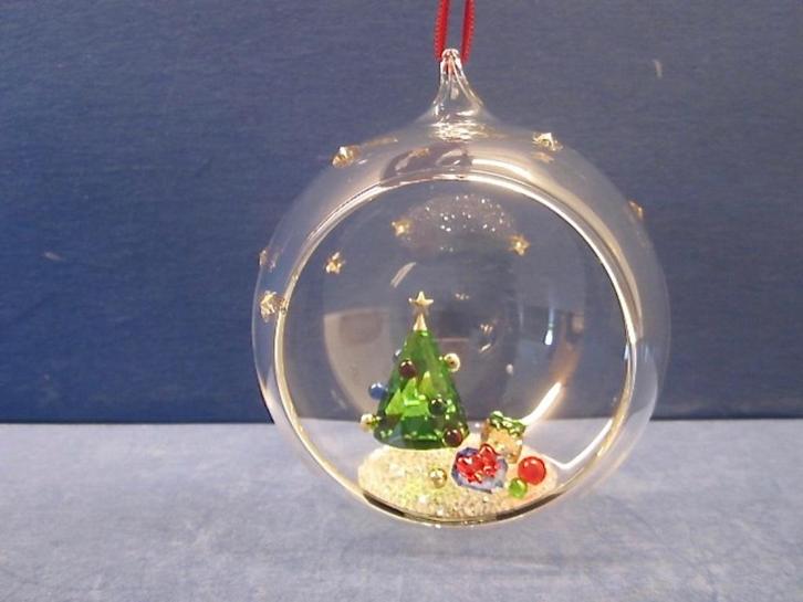 Swarovski Holiday Cheers Ornament Kerstbal Boom en cadeaus, Verzamelen, Swarovski, Nieuw, Figuurtje, Ophalen of Verzenden