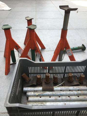 Gereedschap en onderdelen voor moderne auto's en Oldtimers beschikbaar voor biedingen