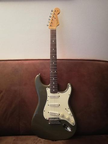 Fender Stratocaster John Mayer Cypress Mica tweedehands uit 