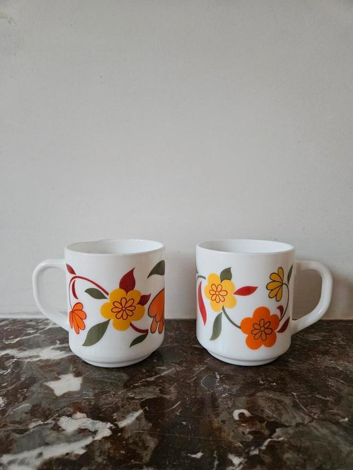 Vintage Arcopal tassen, Huis en Inrichting, Keuken | Servies, Zo goed als nieuw, Kop(pen) en/of Schotel(s), Glas, Ophalen of Verzenden