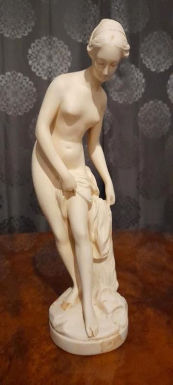 Belle sculpture ancienne 45 cm de hauteur disponible aux enchères