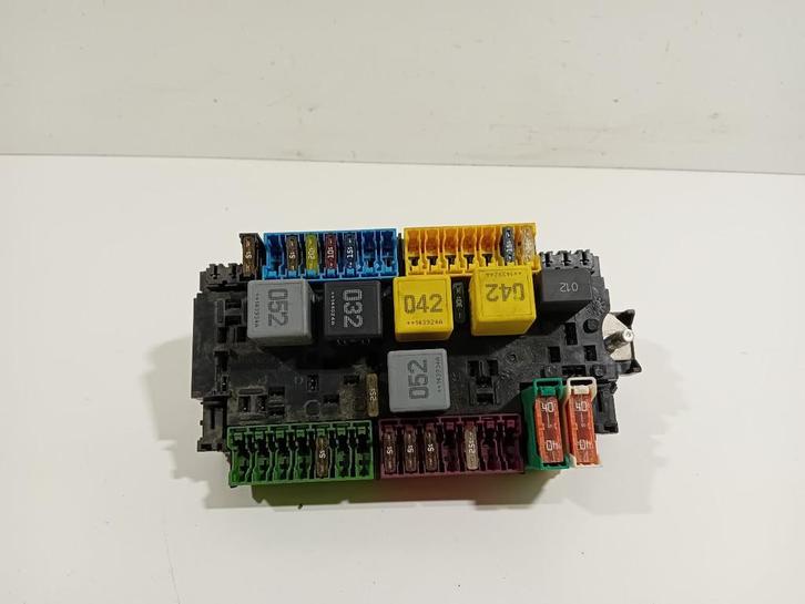 ZEKERINGKAST Vito Tourer (447.7) (01-2014/-) (A2469067100), Auto-onderdelen, Elektronica en Kabels, Mercedes-Benz, Gebruikt