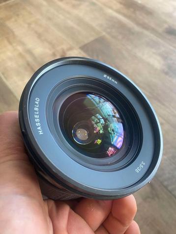 Hasselblad HC 35 mm lens in zeer goede staat + originele hoe beschikbaar voor biedingen