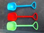 3 plastic schoppen 55cm - strandspeelgoed, Ophalen of Verzenden, Gebruikt