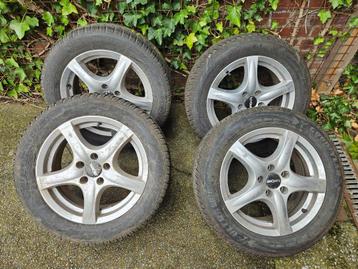 4 winterbanden op velgen beschikbaar voor biedingen