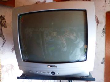 Bluesky Grey TV-scherm van 35 cm. Prijs: 20€ beschikbaar voor biedingen