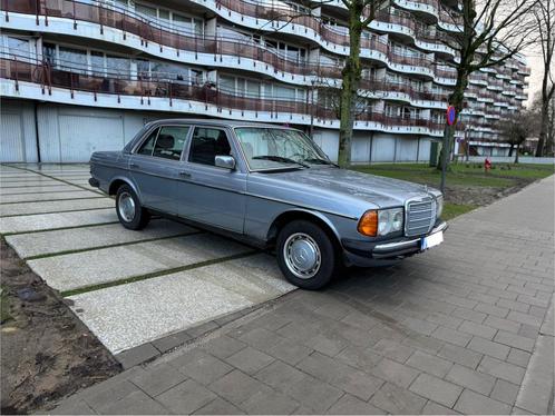 Mercedes oldtimer 300d model w123, Auto's, Mercedes-Benz, Particulier, 300-Serie, Airconditioning, Bluetooth, Centrale vergrendeling