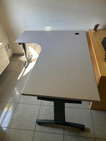 Bureau ( professioneel ) beschikbaar voor biedingen