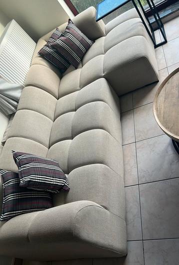 Cosy bankstel beschikbaar voor biedingen