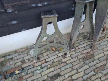 Oude gietijzeren machinepoten Set van 3, Enlèvement