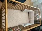 Kinderbedje met matras en hoofd overtrek - Kleur licht bruin, Ophalen, Zo goed als nieuw, Matras