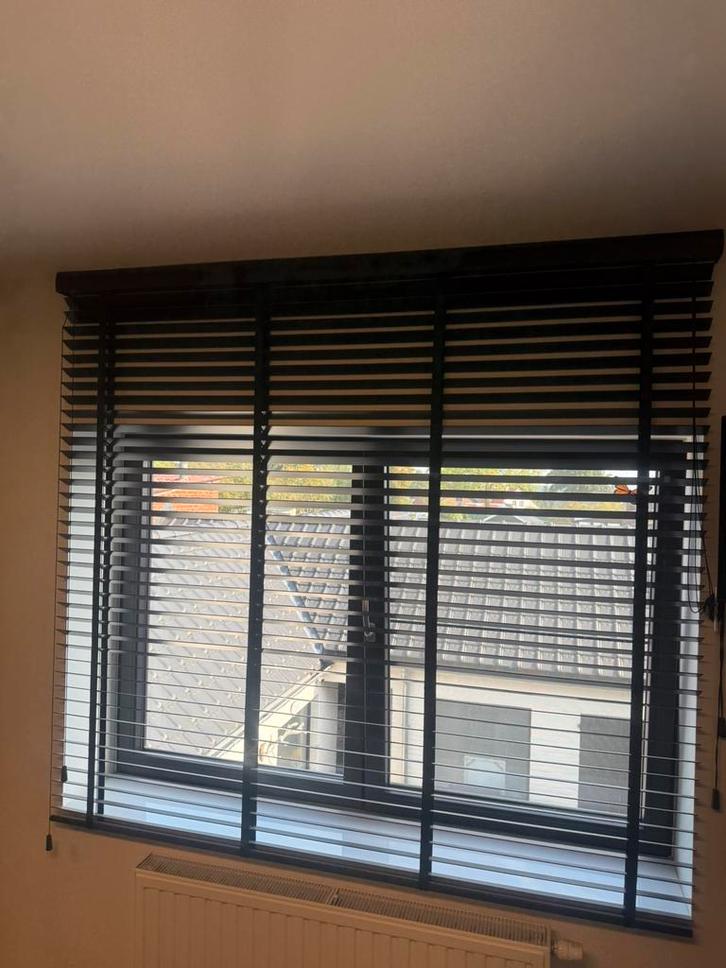 Houten jaloezie met ladderband en plafondsteun, Huis en Inrichting, Stoffering | Gordijnen en Lamellen, Zo goed als nieuw, Ophalen
