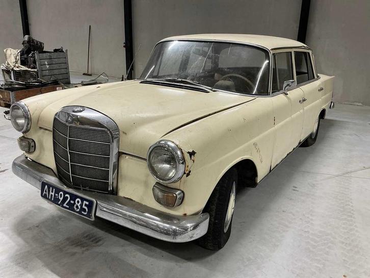 1966 Mercedes-benz 200D automatic Oldtimer auto, Auto's, Oldtimers, Bedrijf, Mercedes-Benz, Overige brandstoffen, Berline