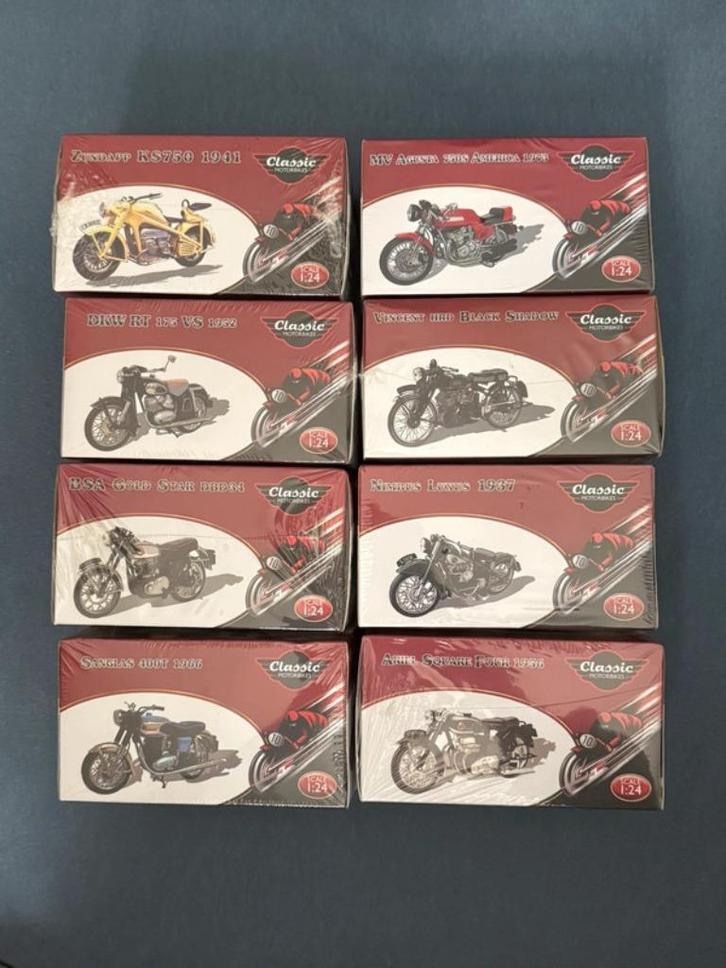 Collection 17 motos miniatures Classic Motorbikes, Verzamelen, Automerken, Motoren en Formule 1, Nieuw, Motoren, Ophalen