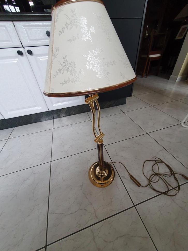 ZEER MOOIE GROTE LAMPEDAIR MET KOPEREN  VOET /DIV. STA. 25 E, Huis en Inrichting, Lampen | Tafellampen, Zo goed als nieuw, Ophalen