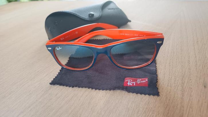 RAY-BAN New Wayfarer blauwe en oranje zonnebril, Handtassen en Accessoires, Zonnebrillen en Brillen | Dames, Gebruikt, Bril, Ray-Ban