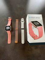 Fitbit versa Peach + 2 extra bandjes, Handtassen en Accessoires, Smartwatches, Android, Hartslag, Fitbit versa, Roze