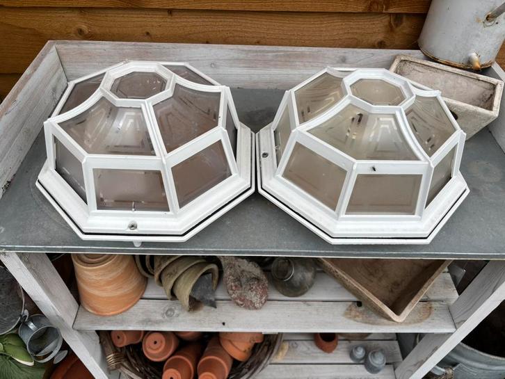 Lamp voor buiten., Tuin en Terras, Buitenverlichting, Nieuw, Hanglamp, 50 tot 250 watt, Netvoeding, Waterbestendig, Ophalen of Verzenden