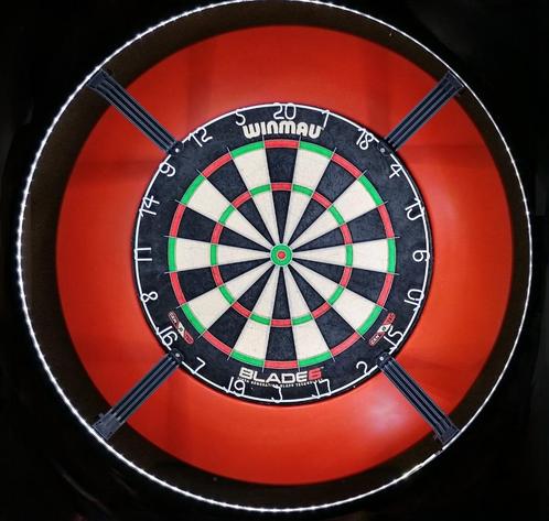 Winmau Blade 6,Corona Vision verlichting & Surround., Sport en Fitness, Darts, Dartbord, Ophalen