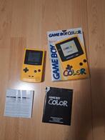 Game boy color geel yellow met doos box e toebehoren, Games en Spelcomputers, Ophalen of Verzenden, Zo goed als nieuw