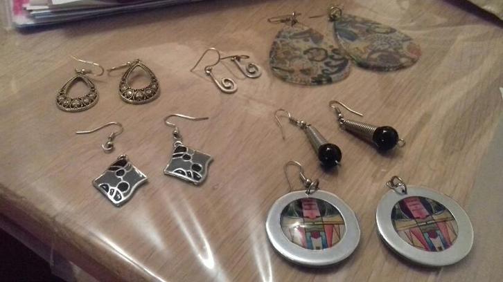 lot 8 paires de boucles d'oreilles, Bijoux, Sacs & Beauté, Boucles d'oreilles, Verre, Noir, Enlèvement ou Envoi