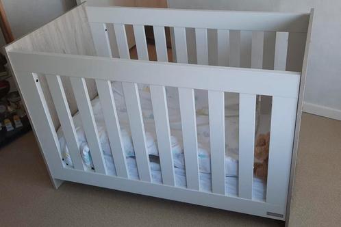Babybed van INTERBABY, Kinderen en Baby's, Babywiegjes en Ledikanten, Zo goed als nieuw, Ophalen