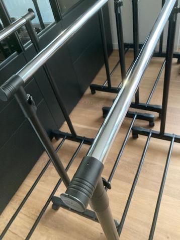 KLEERHANGERS beschikbaar voor biedingen