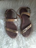 Goudkleurige teensandalen van het merk Ugg, Fille, Autres types, Utilisé, Enlèvement ou Envoi