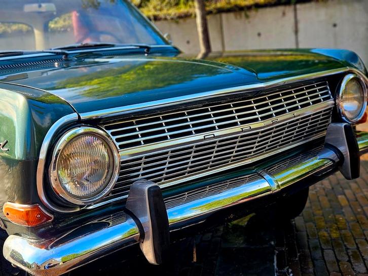 OPEL REKORD A, Auto's, Oldtimers, Particulier, Opel, Benzine, Berline, 4 deurs, Handgeschakeld, Groen, Zwart, Leder, Onderhoudsboekje