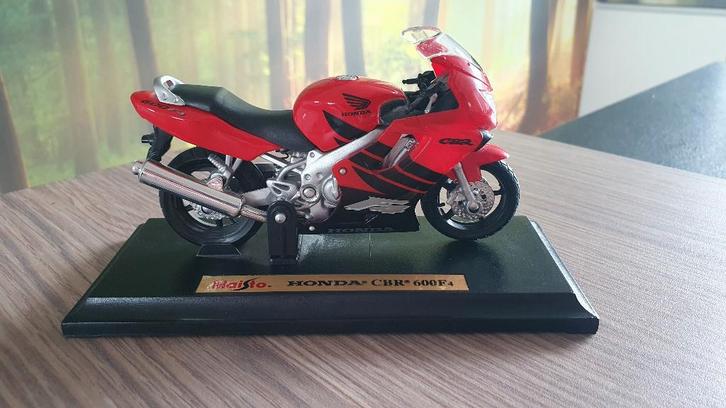 Moteur Maisto Honda CBR 600F4, modèle 1:18, Hobby & Loisirs créatifs, Voitures miniatures | 1:18, Utilisé, Moteur, Maisto, Enlèvement ou Envoi