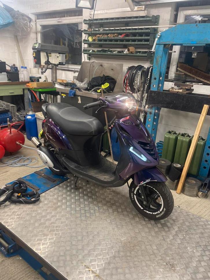 Zip 2t b klasse, Fietsen en Brommers, Scooters | Piaggio, Zo goed als nieuw, Zip, Ophalen