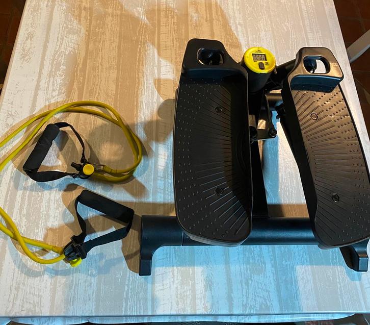 Indoor stepper + stretchbanden (nieuw), Sport en Fitness, Fitnessapparatuur, Zo goed als nieuw, Stepapparaat, Armen, Benen, Borst