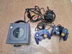 Nintendo Gamecube, Games en Spelcomputers, Spelcomputers | Nintendo GameCube, Gebruikt, Paars, Met 2 controllers, Ophalen of Verzenden