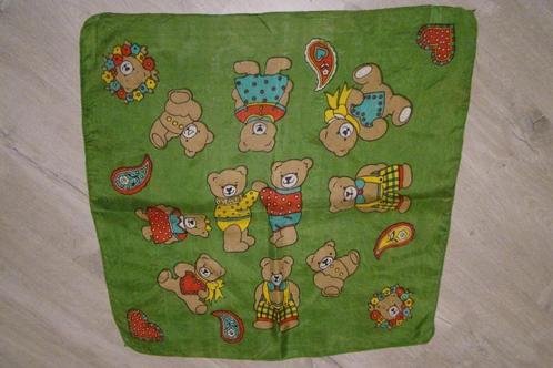 voile sjaal 50x49 cm = groen beer hart , 100% zijde, Kinderen en Baby's, Kinderkleding | Mutsen, Sjaals en Handschoenen, Sjaal