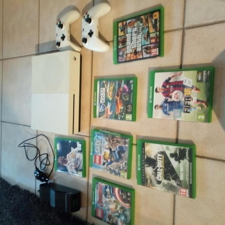 Xbox one wit,met orginele doos allemaal inbegrepen, Games en Spelcomputers, Spelcomputers | Xbox One, Zo goed als nieuw, Xbox One