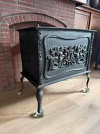 Antieke gietijzeren kachel rijk versierd + voetjes, Enlèvement, Comme neuf, Bois