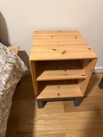 1 IKEA NORNAS nachtkastje (massief hout), Huis en Inrichting, Slaapkamer | Nachtkastjes, Ophalen, Zo goed als nieuw, Hout