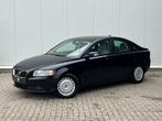 ✅ Volvo S40 1.6i 12M GARANTIE Airco Full Service *Proper*, Auto's, Volvo, Voorwielaandrijving, Stof, 4 cilinders, Zwart