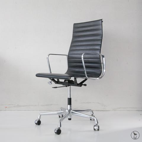 Vitra Eames Ea 119 chroom zwart leder bureaustoel, Maison & Meubles, Chaises de bureau, Neuf, Chaise de bureau, Noir