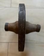 Ancienne roue en bois, Enlèvement