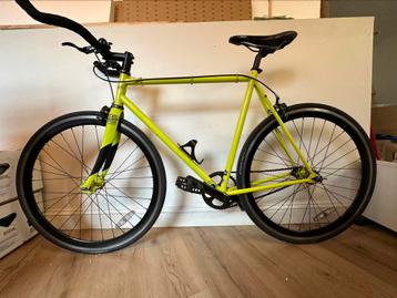 Koersfiets beschikbaar voor biedingen