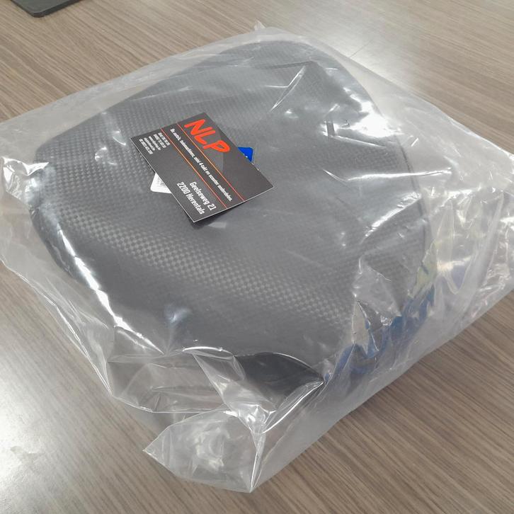 Housse de selle Camino Carbon, Vélos & Vélomoteurs, Pièces de cyclomoteur | Oldtimers & Ancêtres, Neuf, Autres marques, Selle