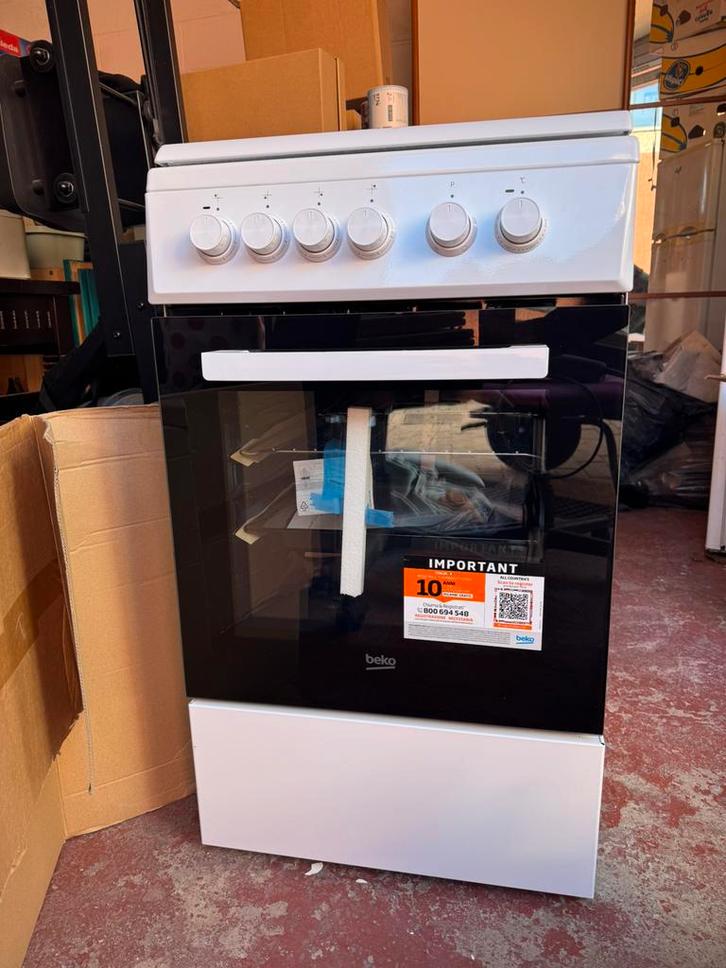 NIEUW! Beko elektrisch fornuis, Elektronische apparatuur, Fornuizen, Nieuw, Vrijstaand, Elektrisch, 4 kookzones, 85 tot 90 cm