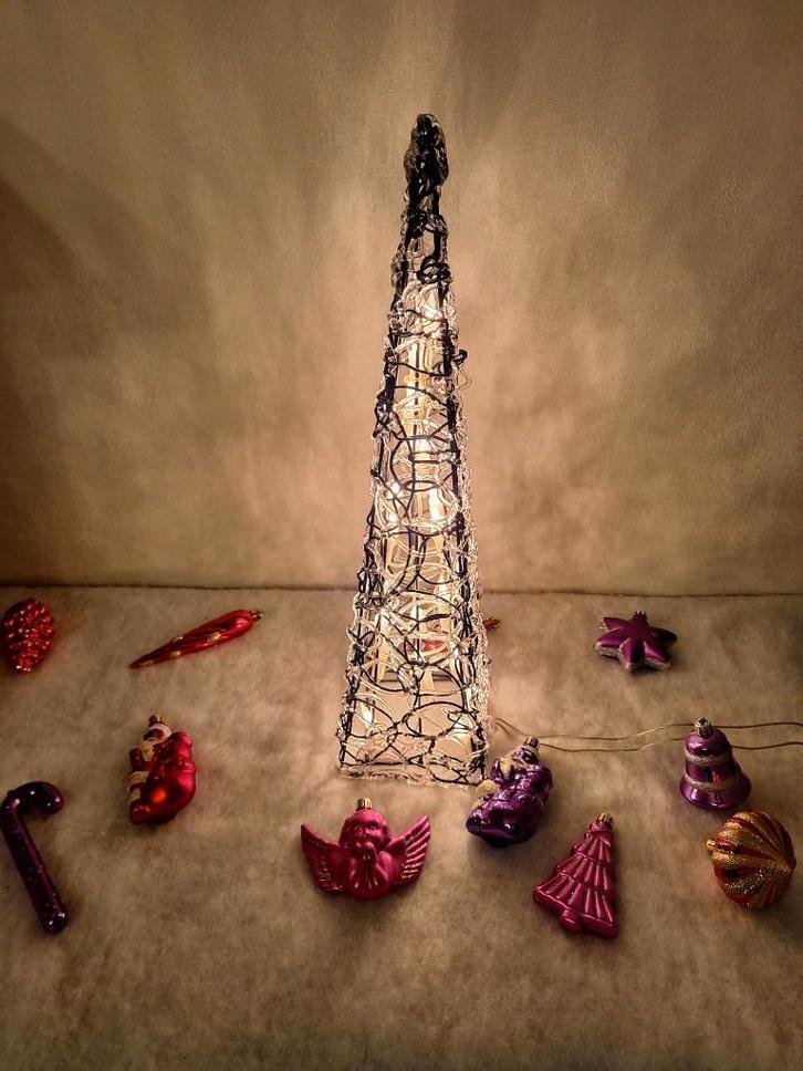 Verlichte acryl kerst piramide, Diversen, Kerst, Gebruikt, Ophalen of Verzenden