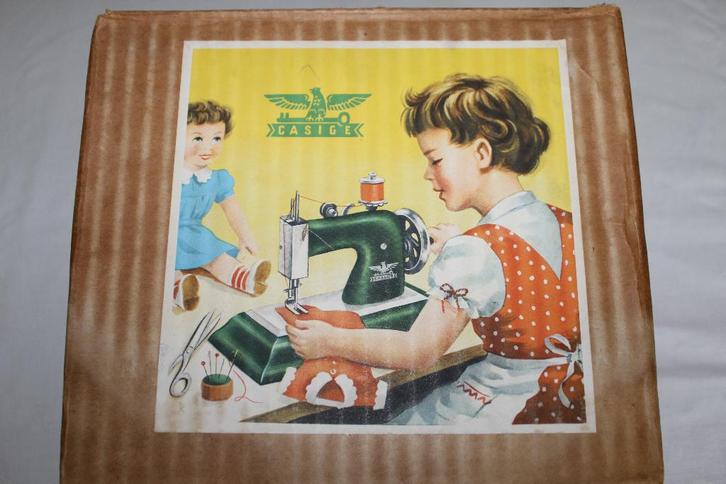Machine à coudre-jouet  "vintage" CASIGE, Antiquités & Art, Antiquités | Machines à coudre, Enlèvement ou Envoi