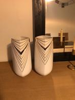 2 decoratieve witte vazen met gouden lijnen in de vaas, numm, Huis en Inrichting, Gebruikt, Geen idee, Wit, Aardewerk of Porselein